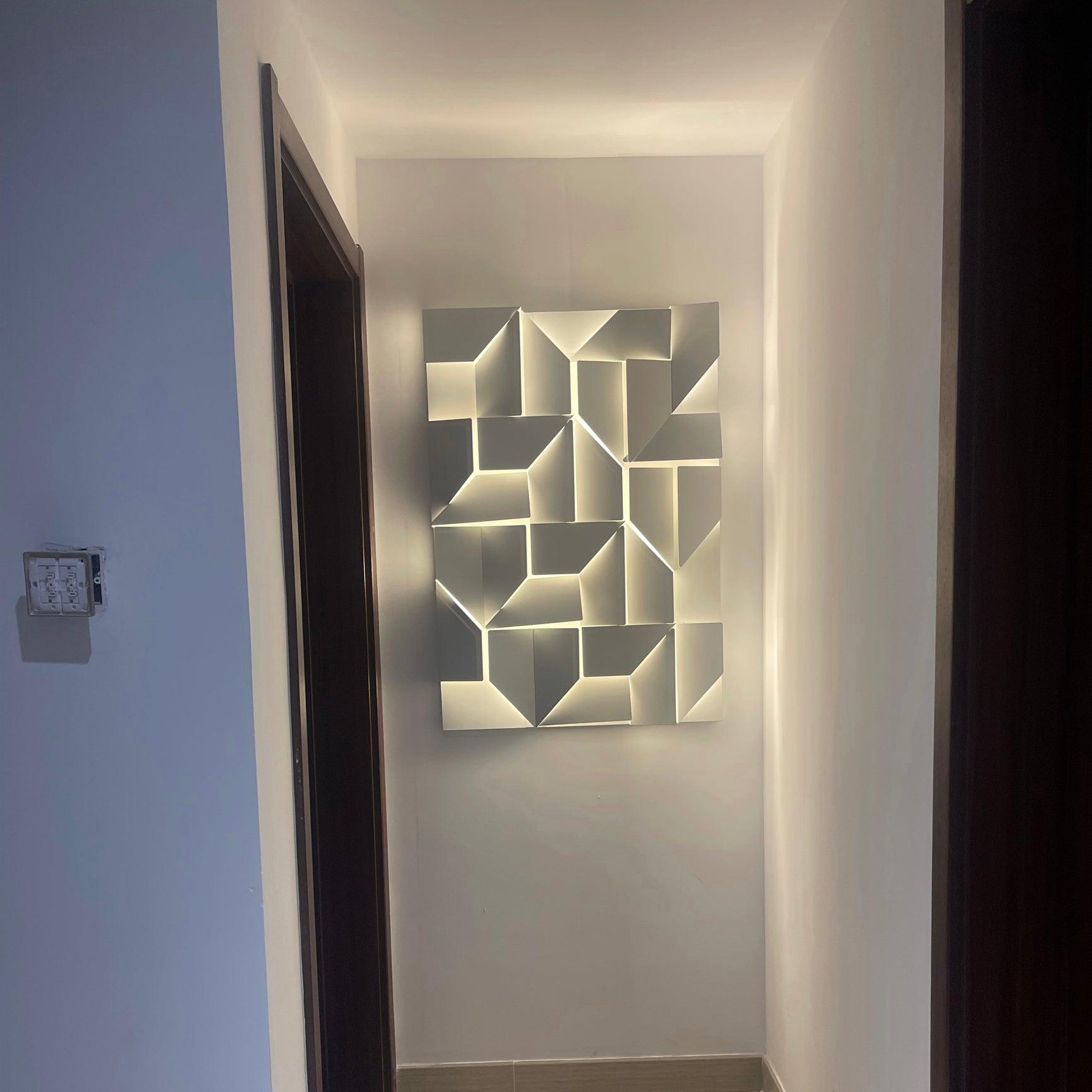 shadows-grand-plug-in-sconce-anzaz--54