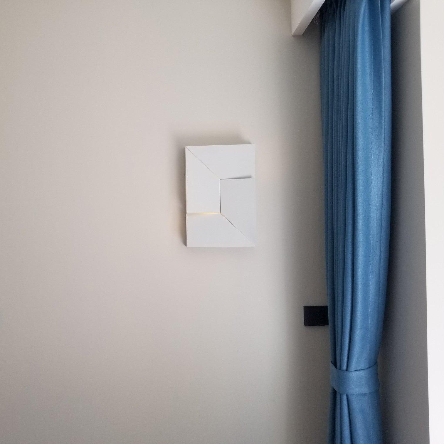 shadows-charging-grand-sconce-anzaz--63