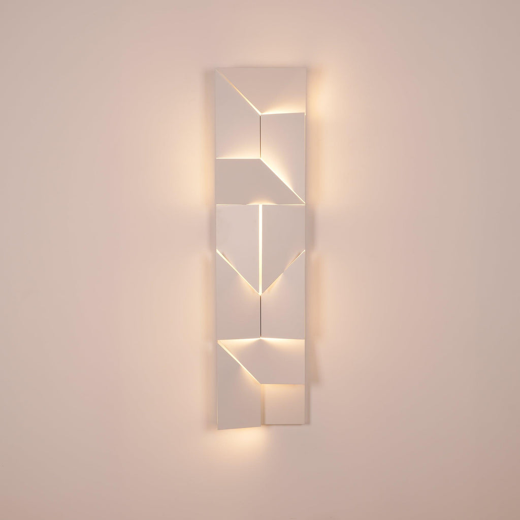 shadows-charging-grand-sconce-anzaz--80