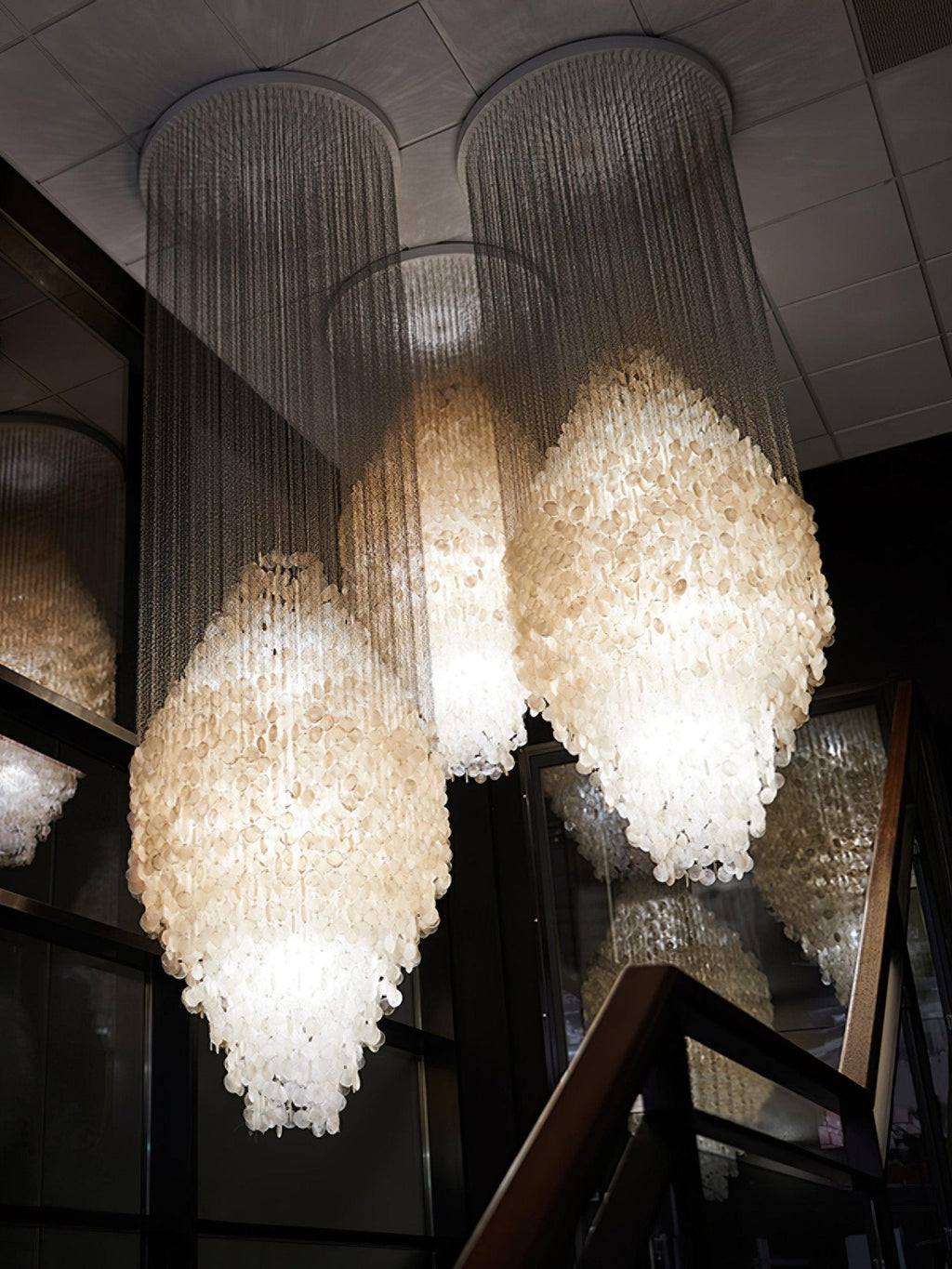 shell-waterfall-chandelier-anzaz--15