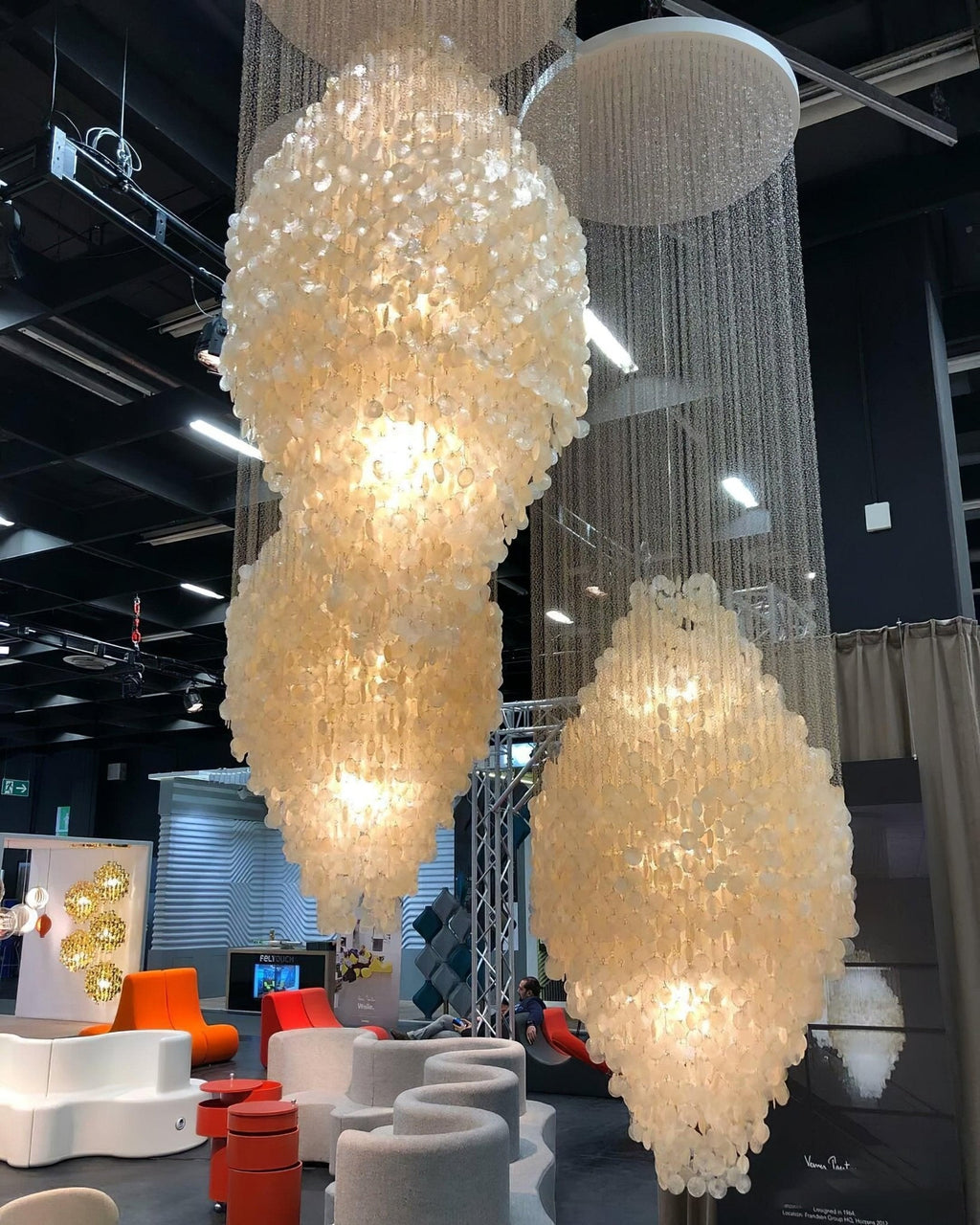 shell-waterfall-chandelier-anzaz--7