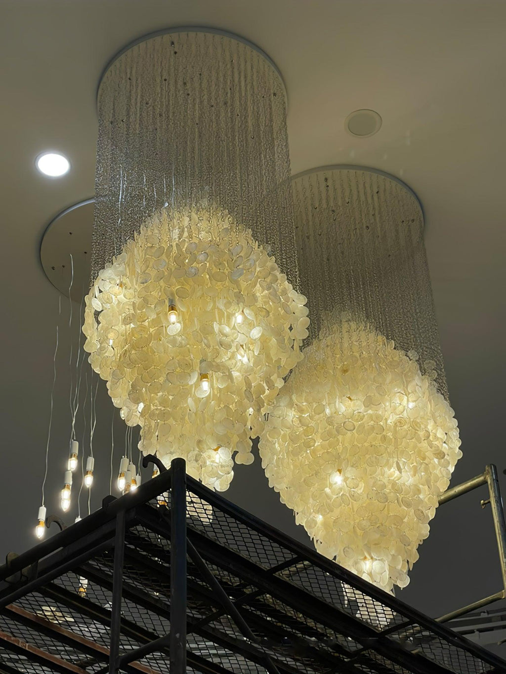shell-waterfall-chandelier-anzaz--30
