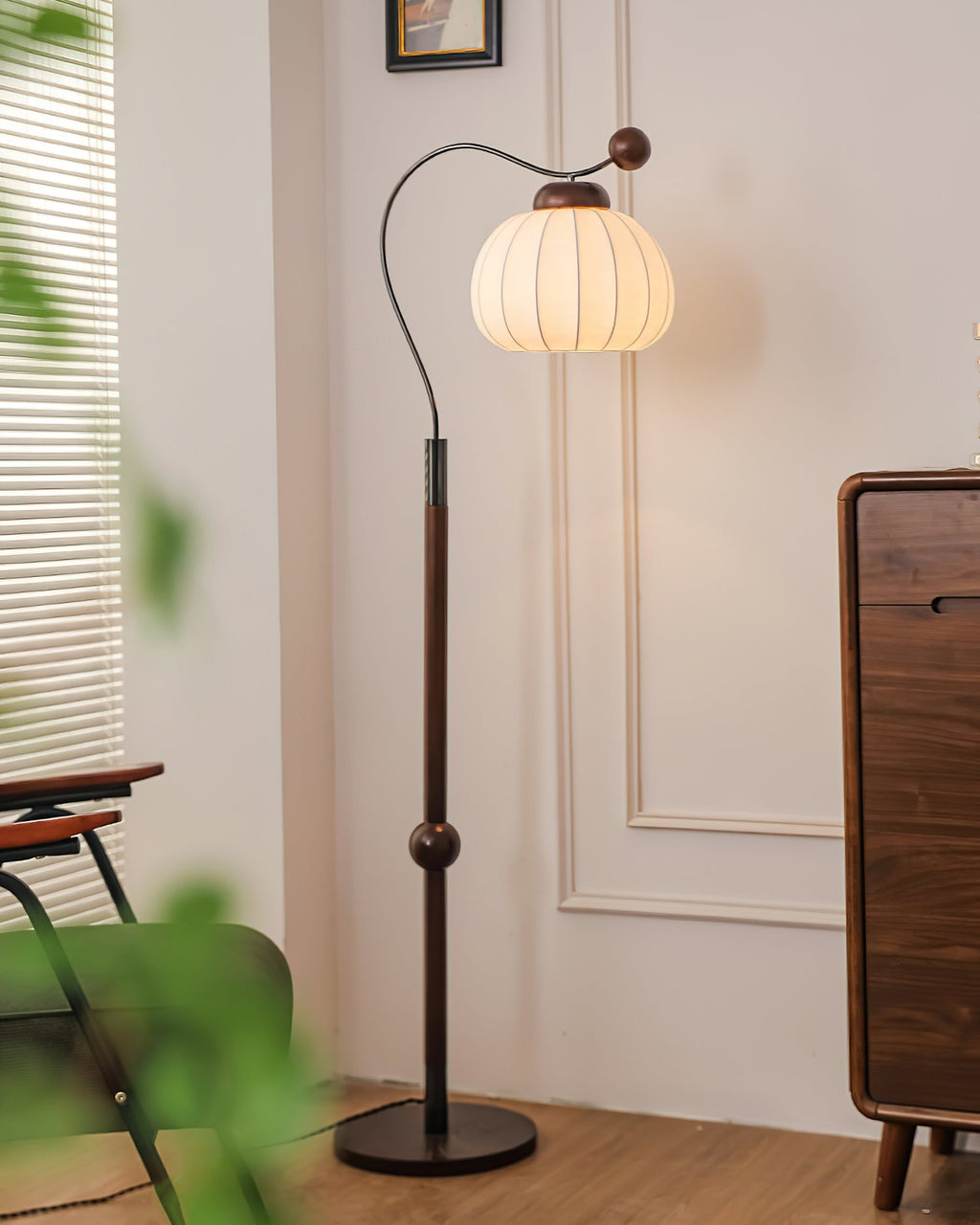 silk-globe-floor-lamp-anzaz-Walnut wood & Black-7
