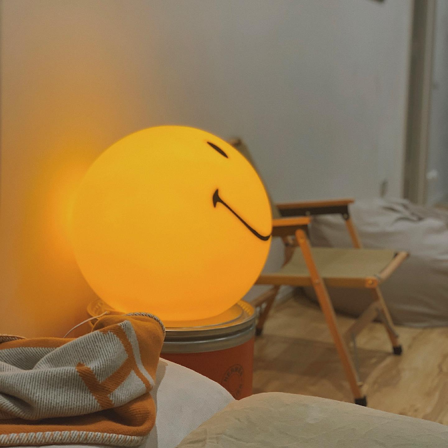 smiling-table-lamp-anzaz--16