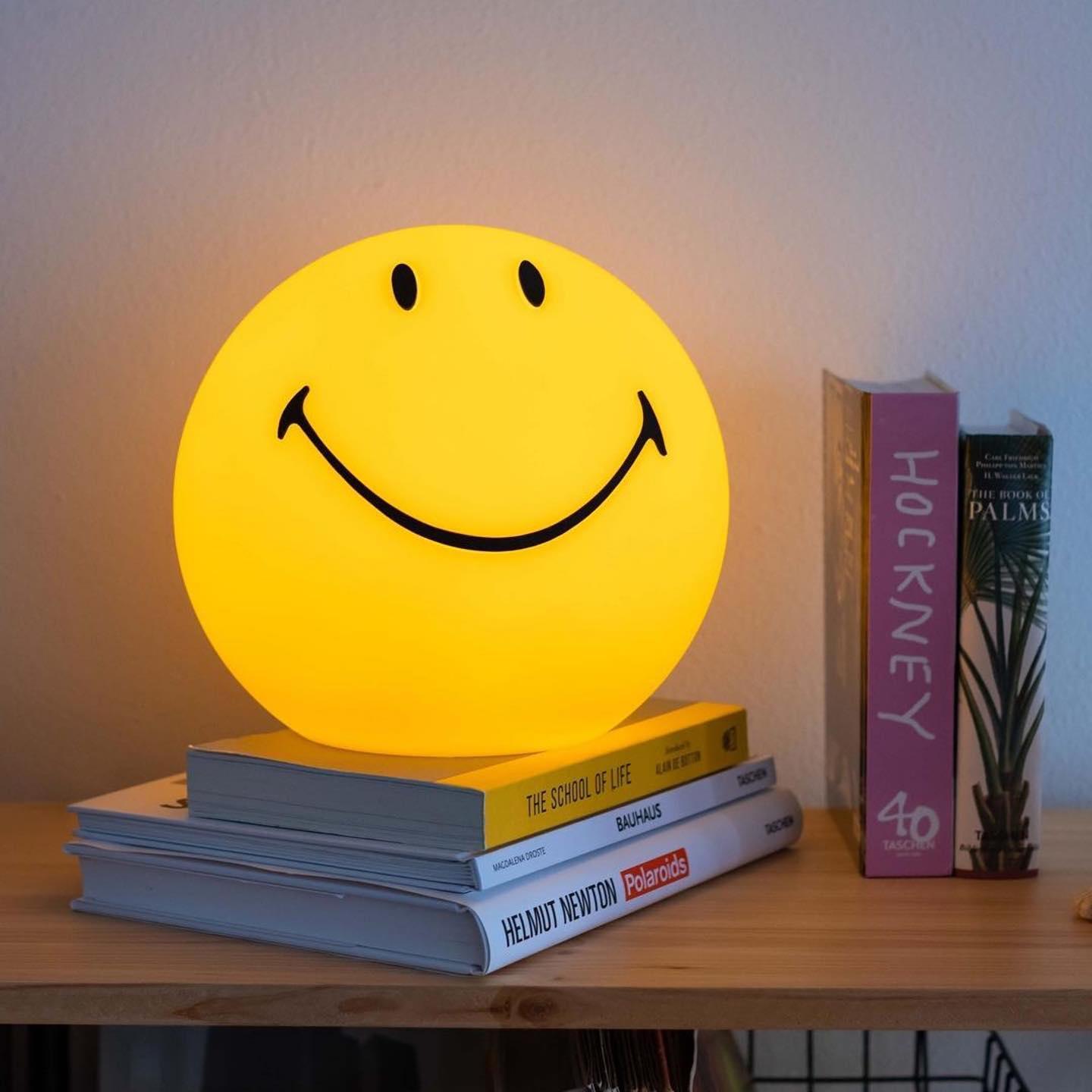 smiling-table-lamp-anzaz--14