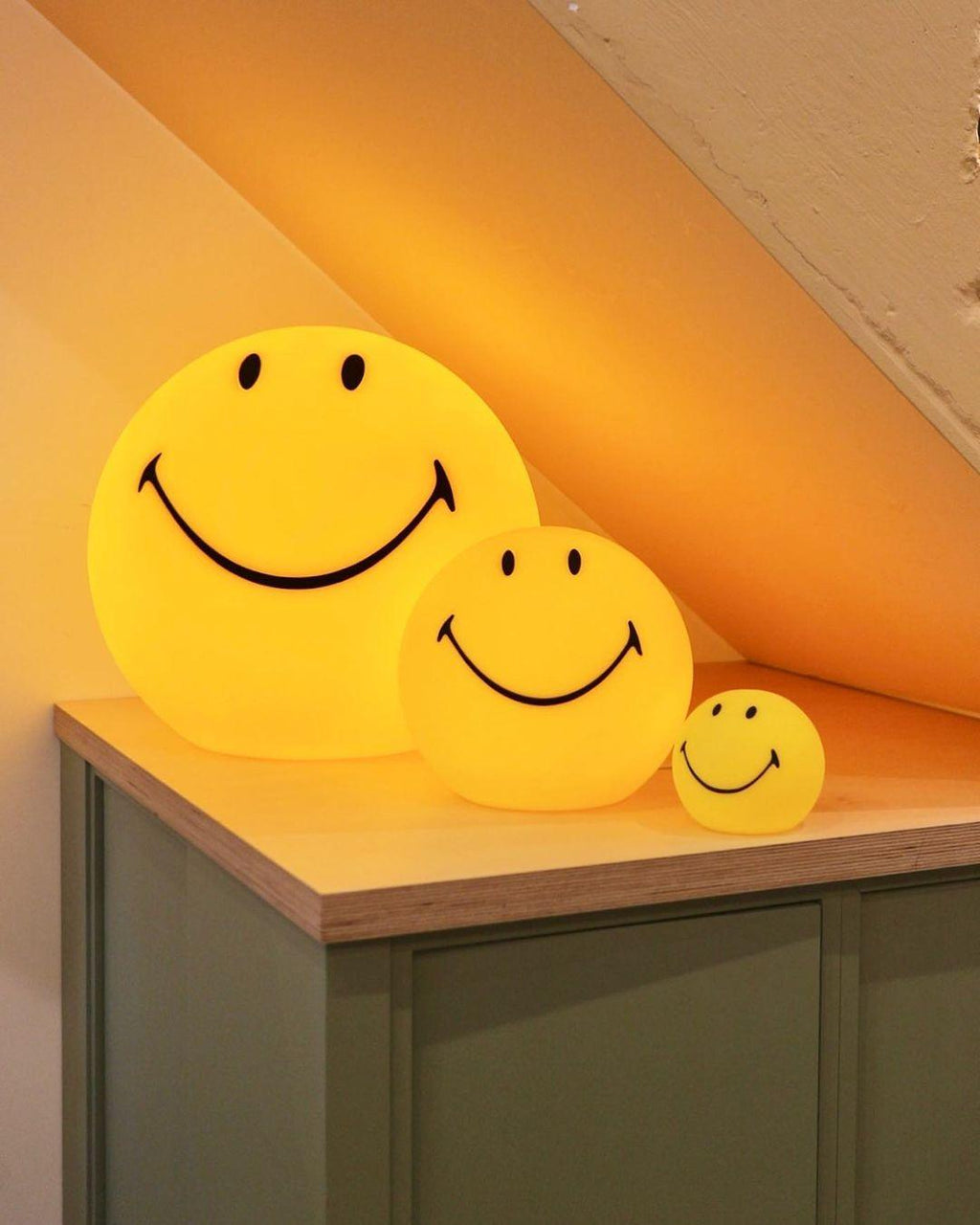smiling-rechargeable-built-in-battery-table-lamp-anzaz--11