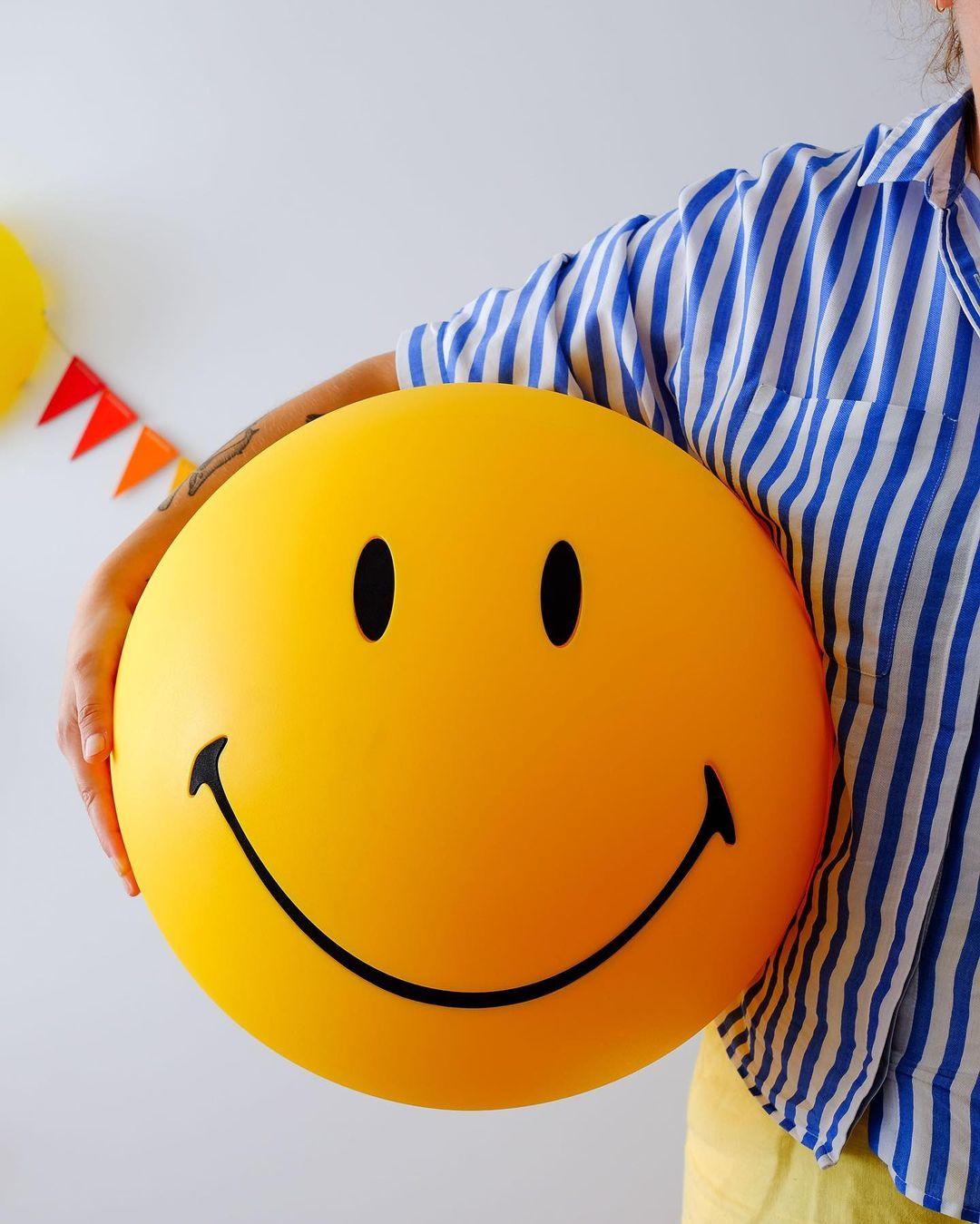 smiling-table-lamp-anzaz--3