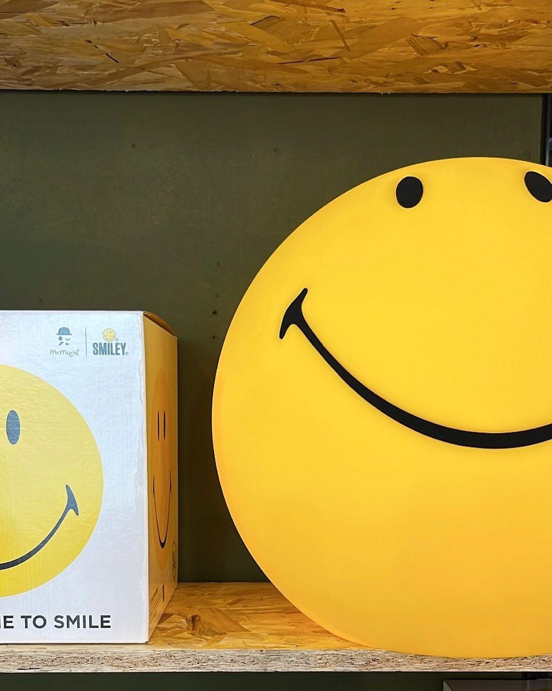 smiling-table-lamp-anzaz--27