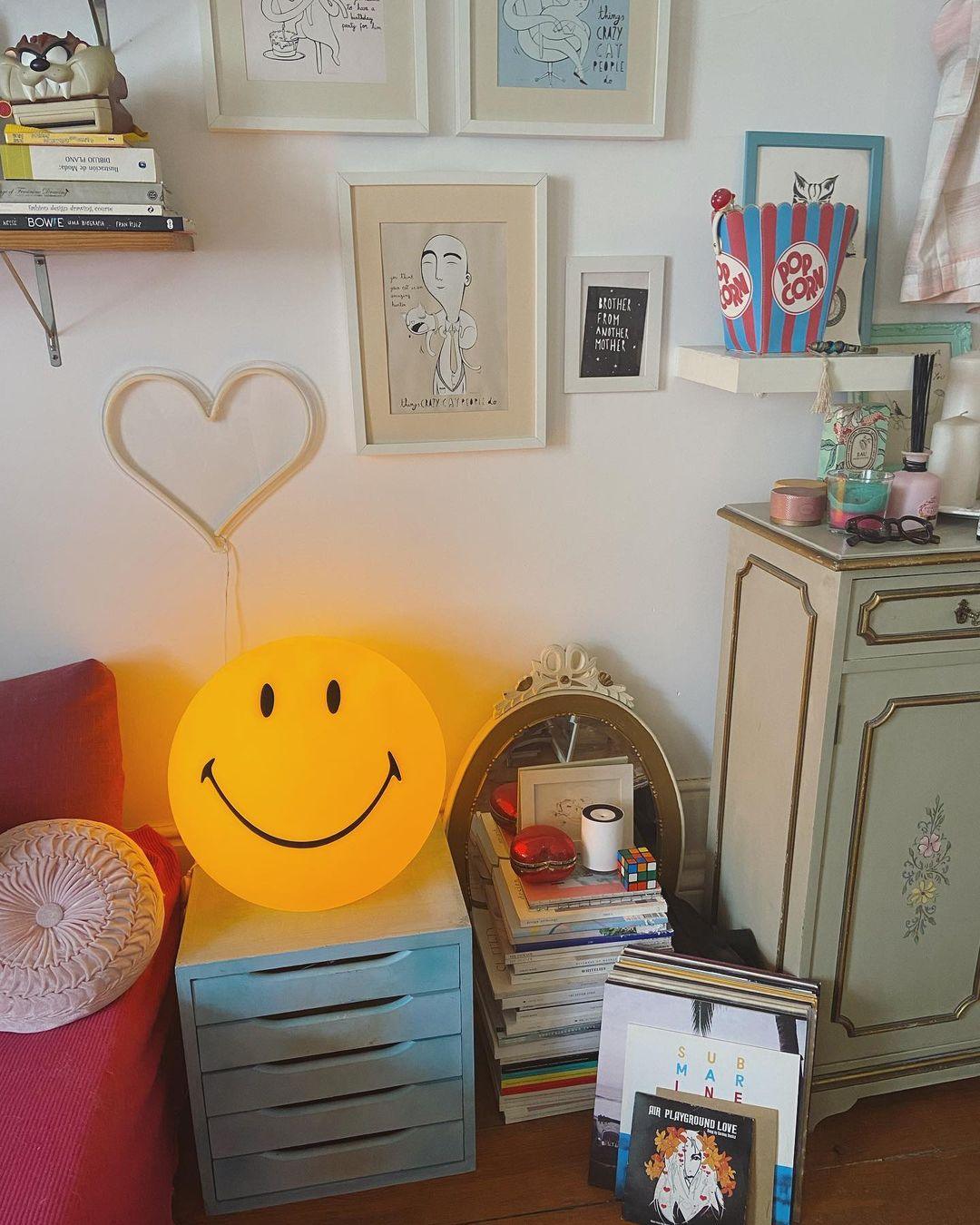 smiling-table-lamp-anzaz--30