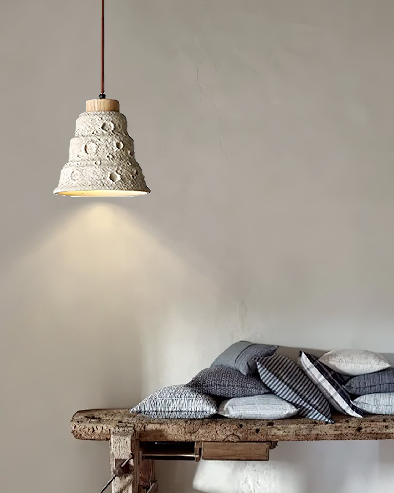 stone-bell-pendant-light-anzaz--6
