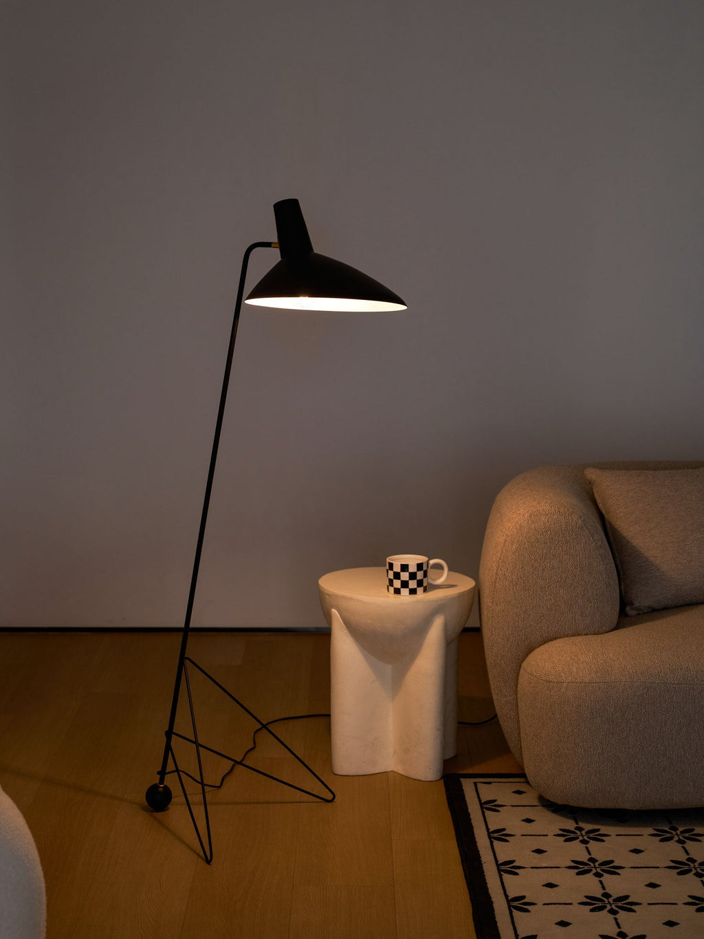 svelte-noir-floor-lamp-anzaz--35