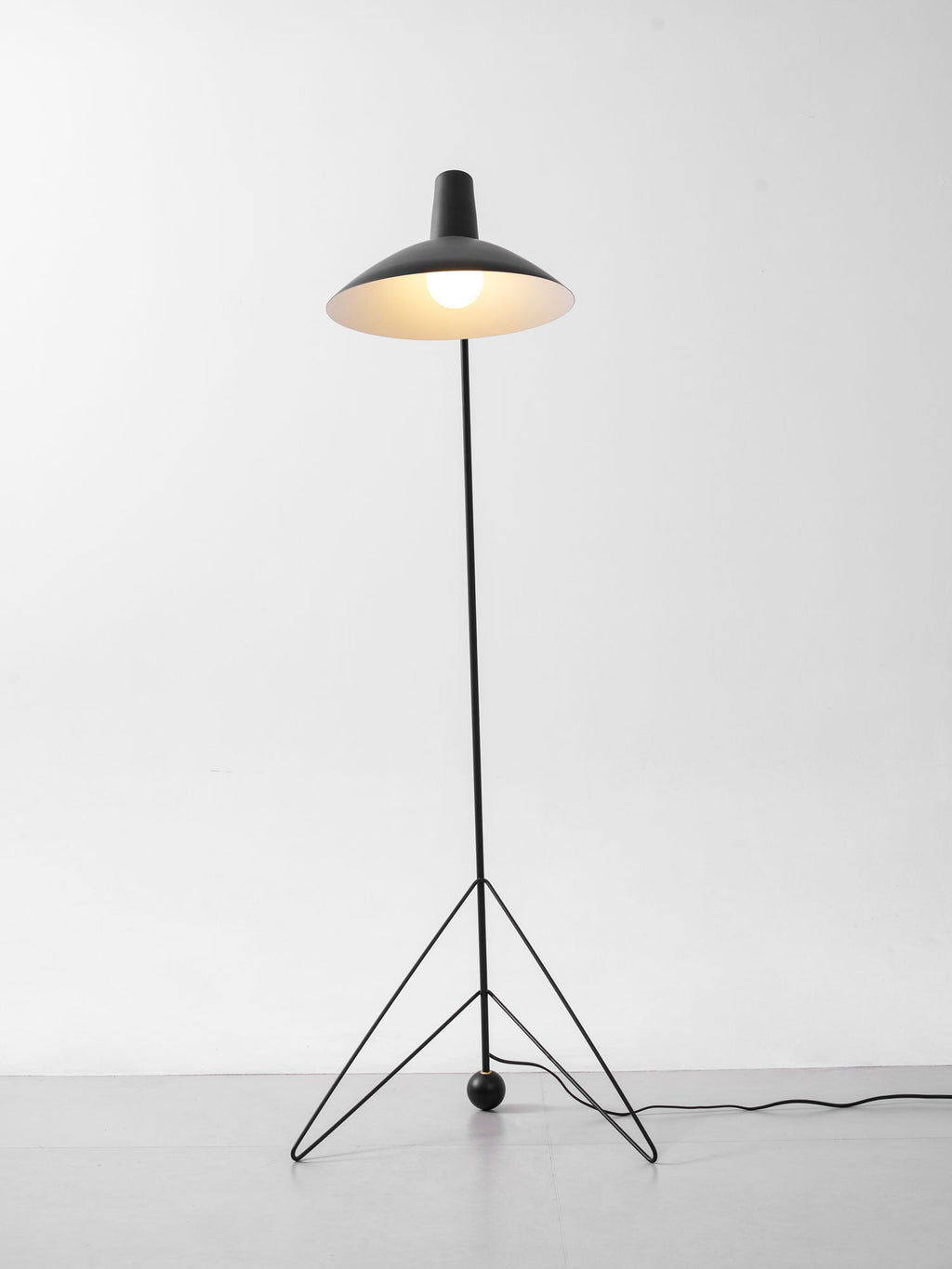svelte-noir-floor-lamp-anzaz--49