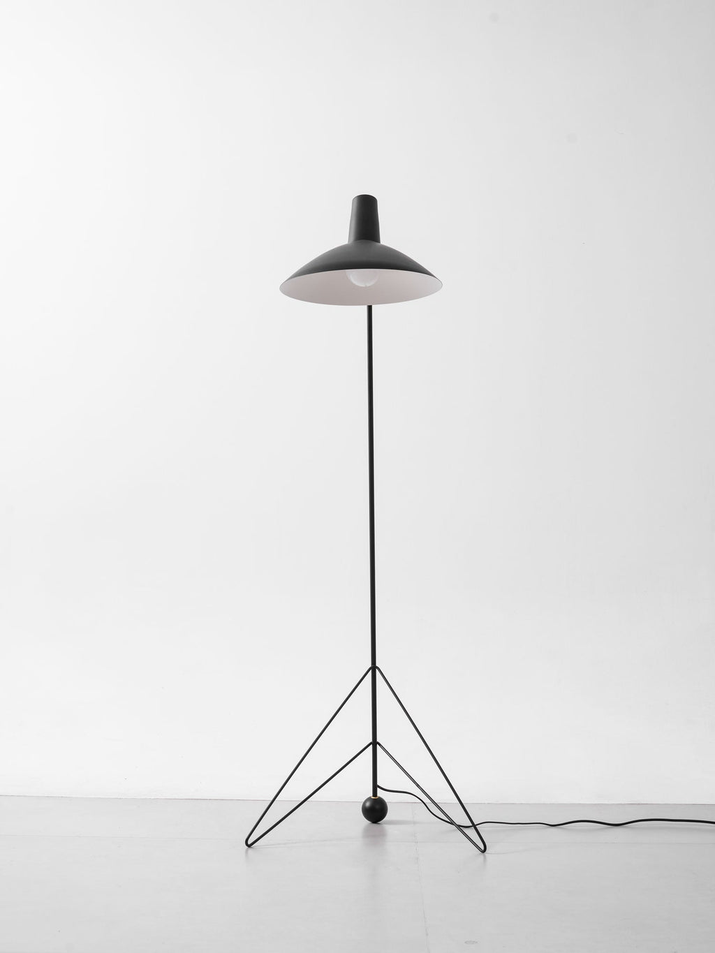 svelte-noir-floor-lamp-anzaz--51