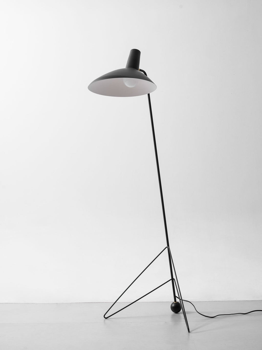 svelte-noir-floor-lamp-anzaz--50