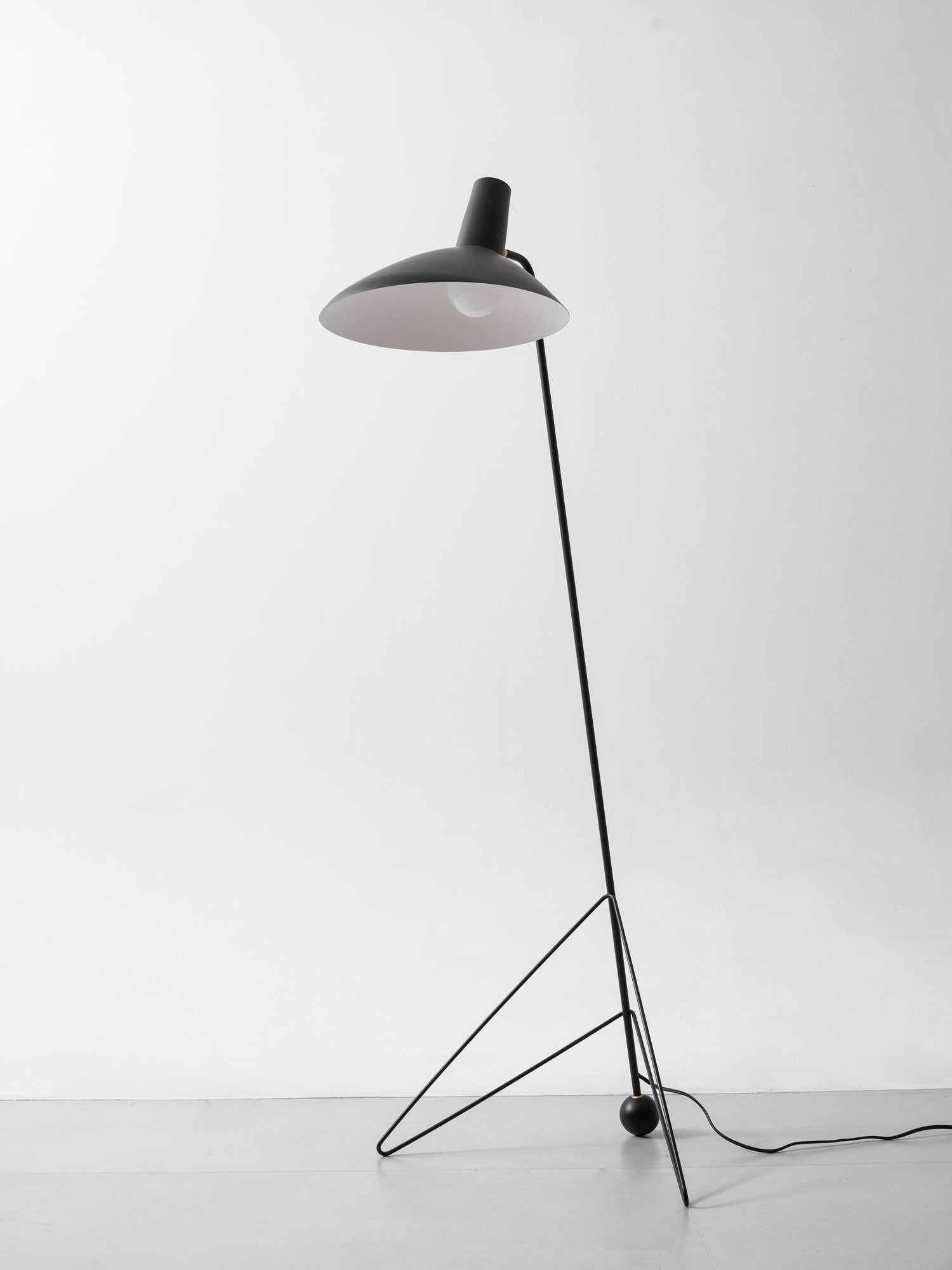 svelte-noir-floor-lamp-anzaz--50