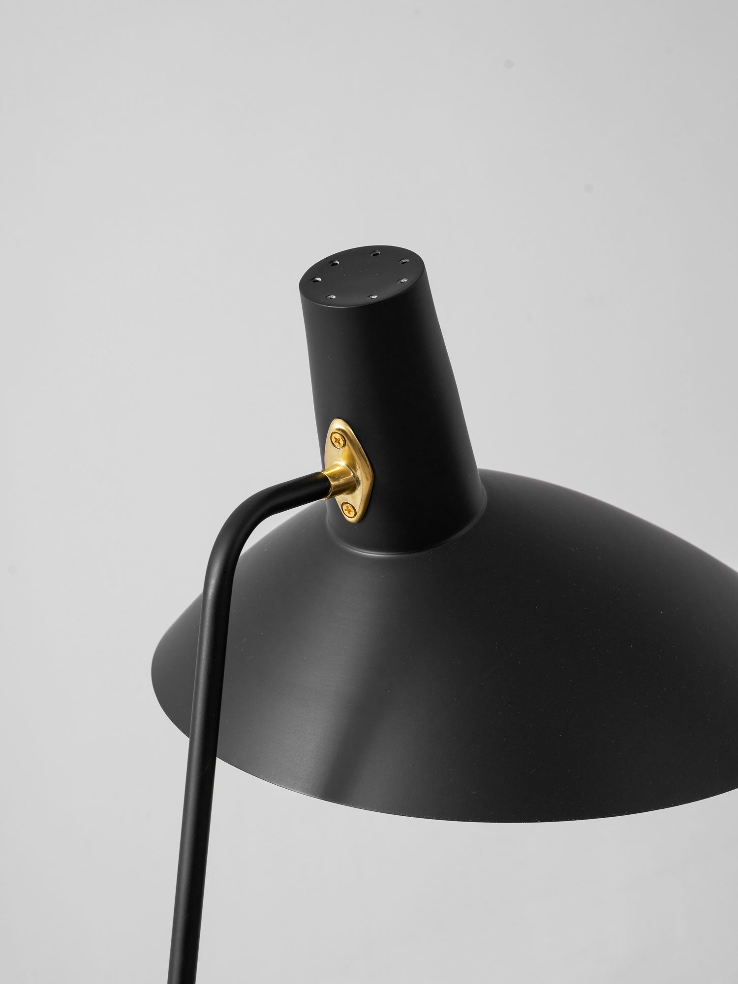 svelte-noir-floor-lamp-anzaz--47