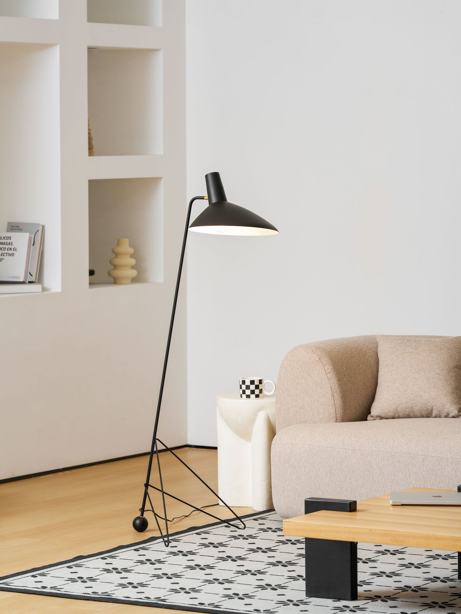 svelte-noir-floor-lamp-anzaz--41