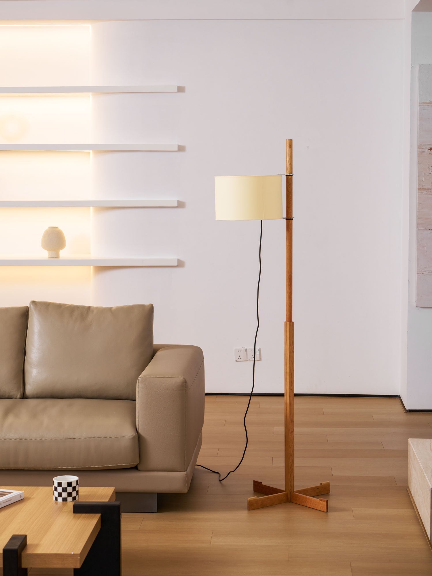 svelte-silhouette-floor-lamp-anzaz--28