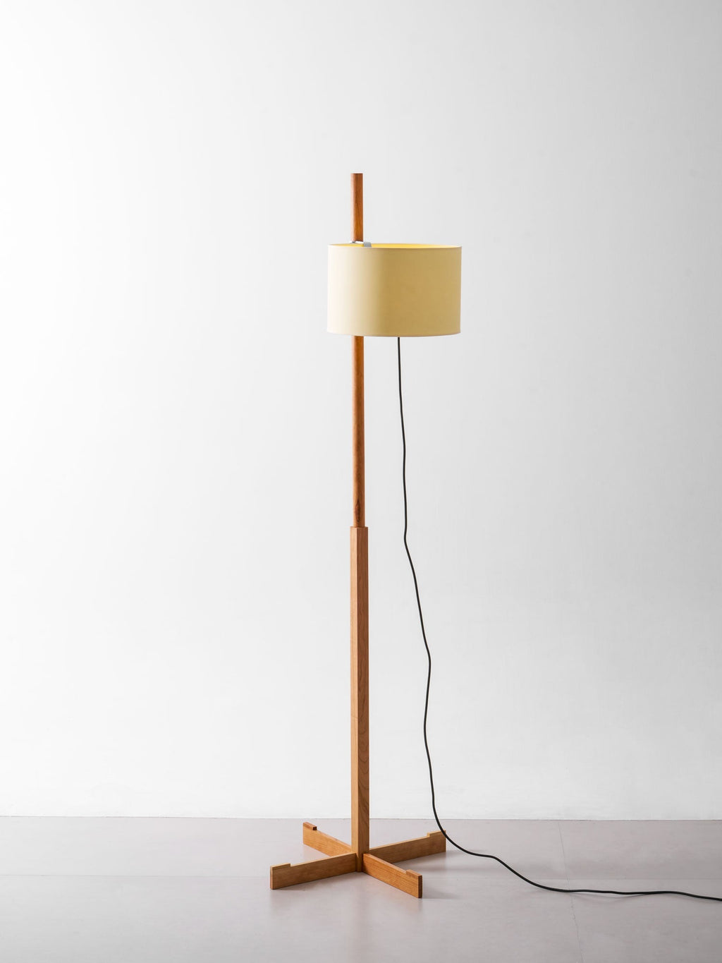 svelte-silhouette-floor-lamp-anzaz--48