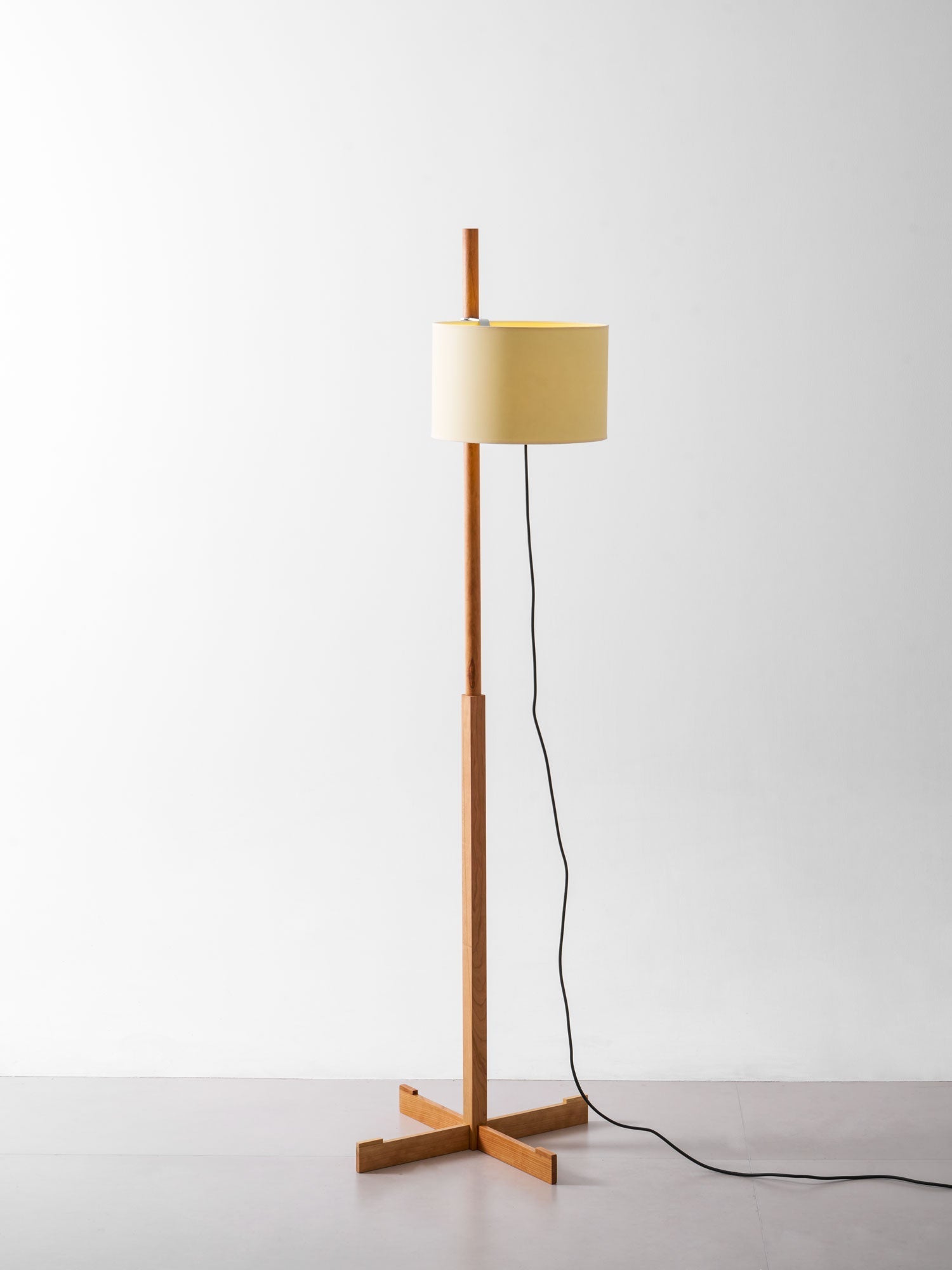 svelte-silhouette-floor-lamp-anzaz--48