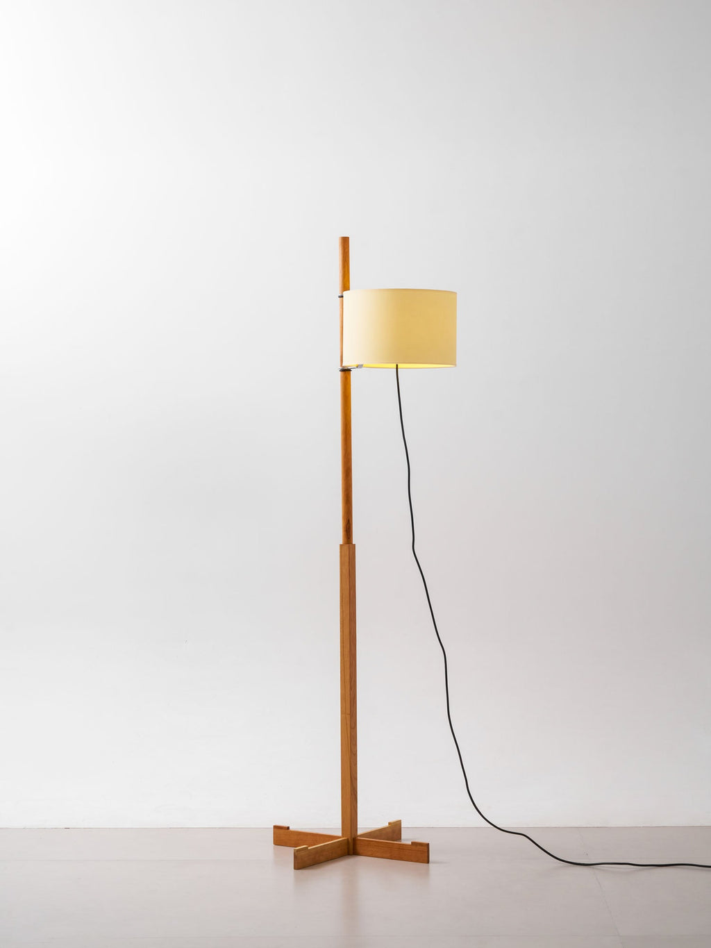 svelte-silhouette-floor-lamp-anzaz--50