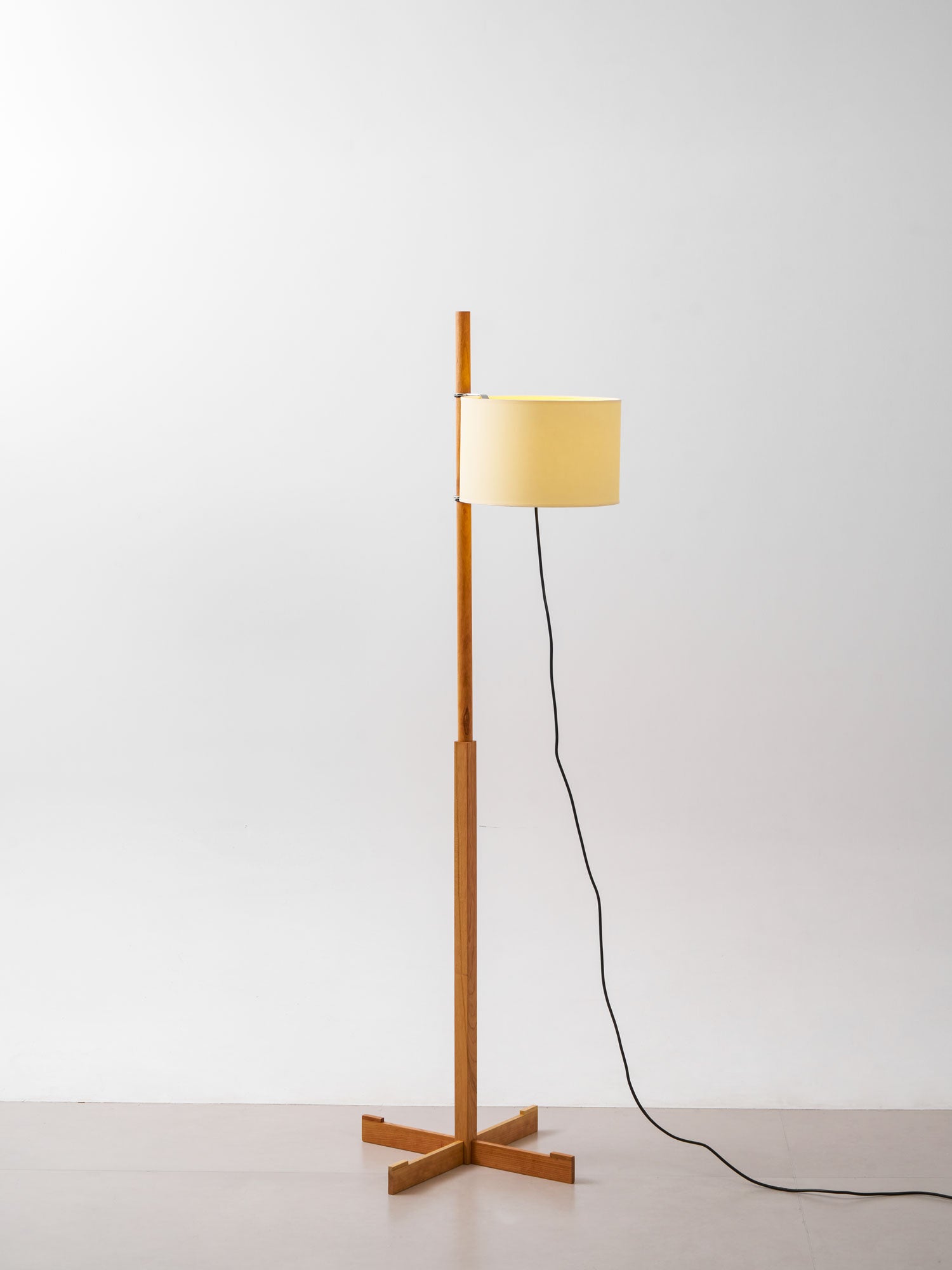 svelte-silhouette-floor-lamp-anzaz--29