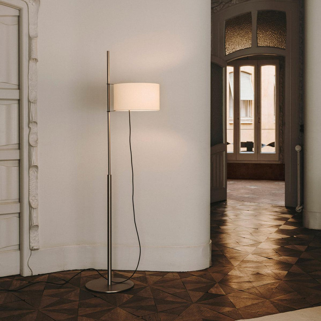 svelte-silhouette-floor-lamp-anzaz-AU Plug-3