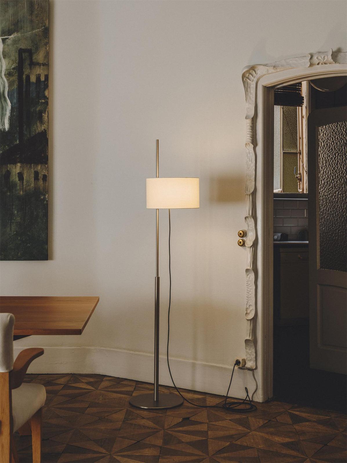 svelte-silhouette-floor-lamp-anzaz--34