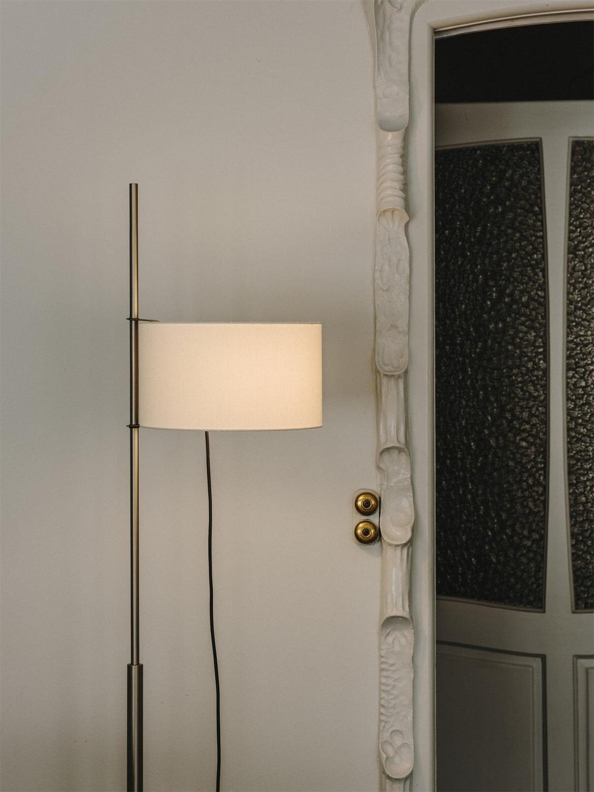 svelte-silhouette-floor-lamp-anzaz--35