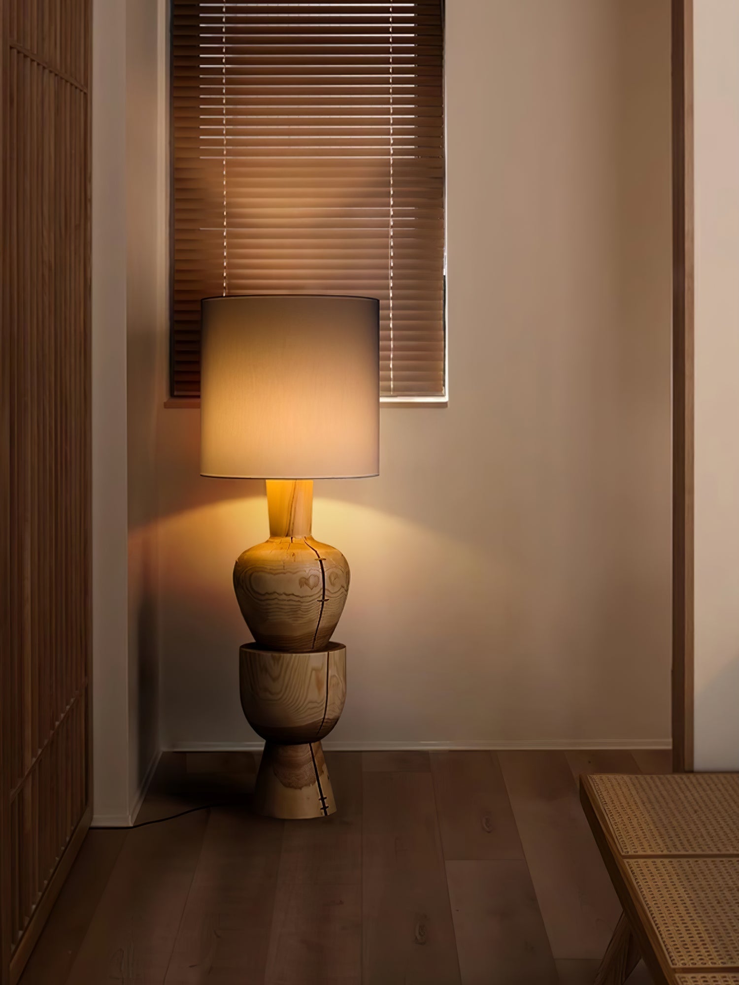 sylvia-wood-floor-lamp-anzaz--10