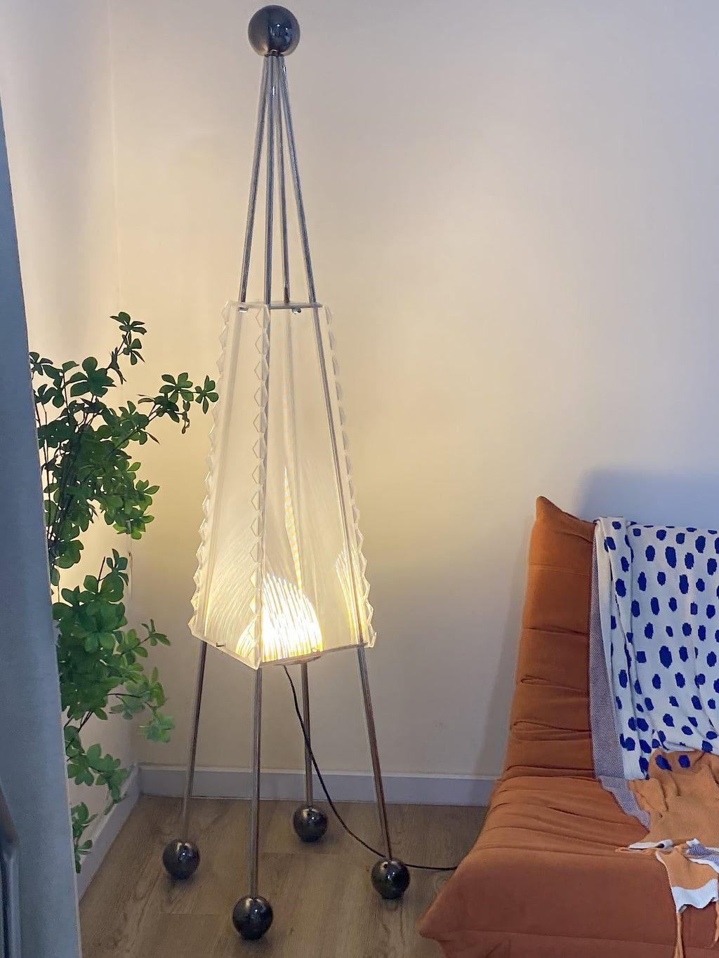 obelisk-mesh-floor-lamp-anzaz--12