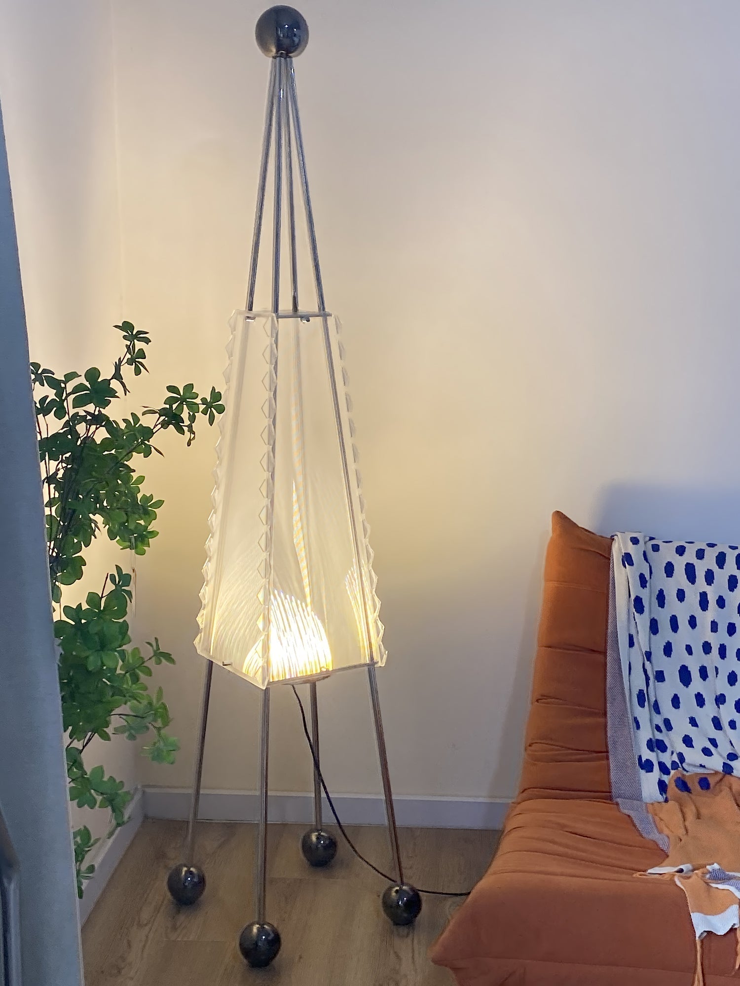 obelisk-mesh-floor-lamp-anzaz--12