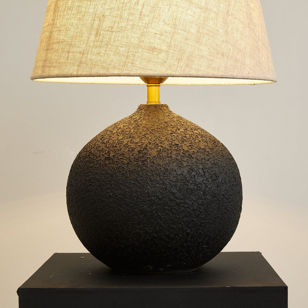 terra-noir-textured-table-lamp-anzaz--14