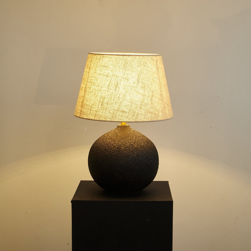 terra-noir-textured-table-lamp-anzaz--8