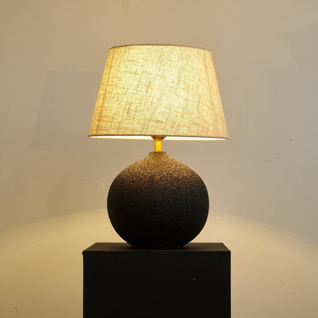 terra-noir-textured-table-lamp-anzaz--10