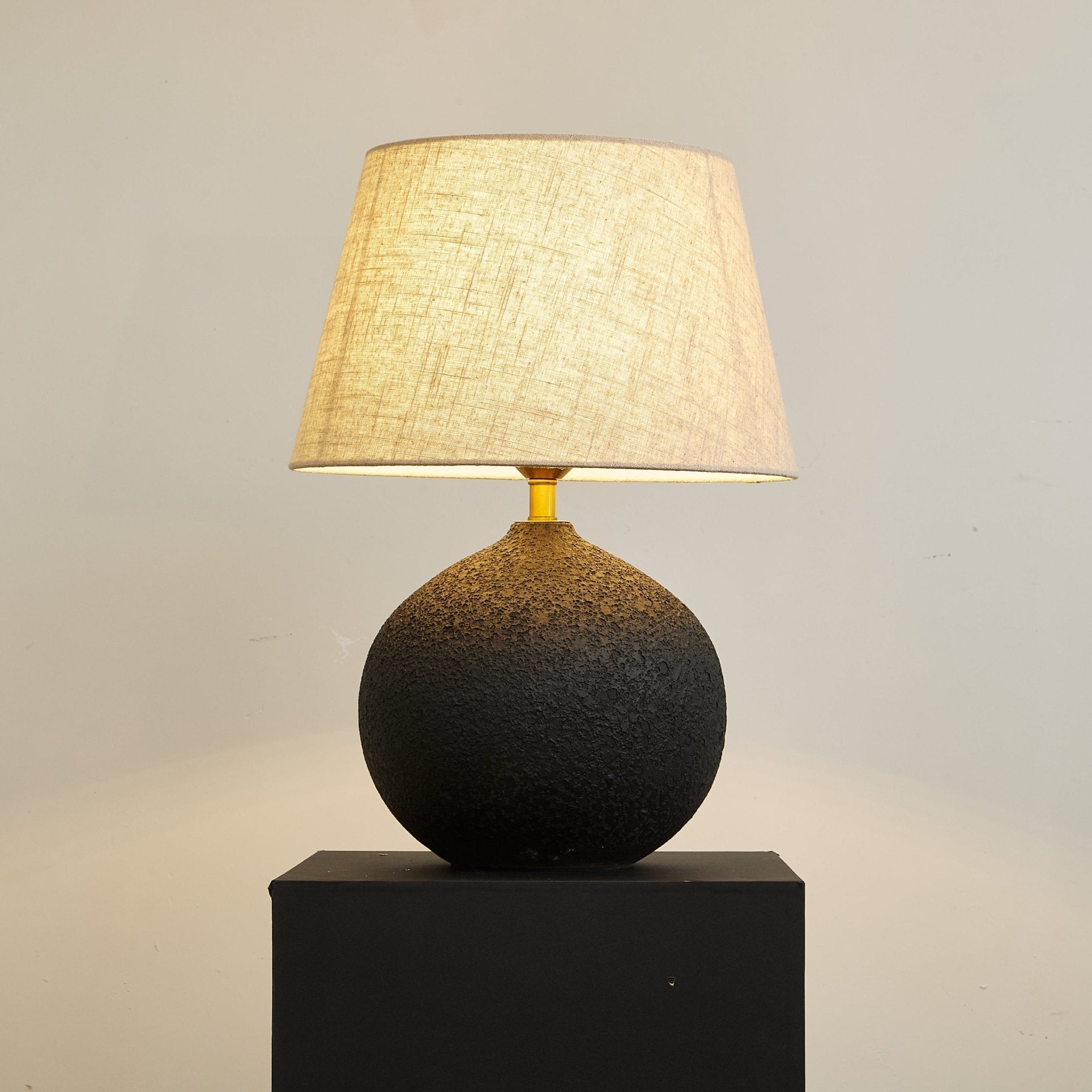 terra-noir-textured-table-lamp-anzaz-Black & White-2