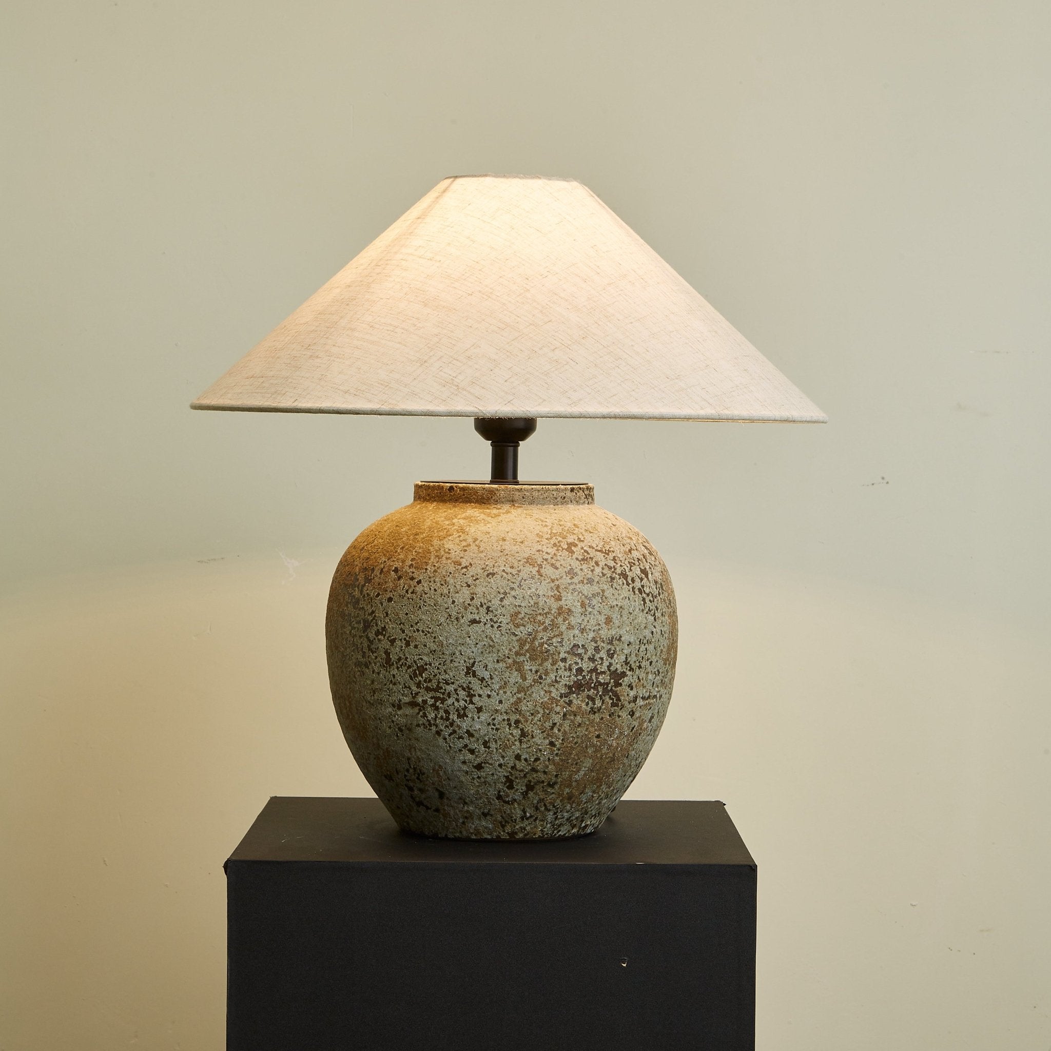 terra-vessel-table-lamp-anzaz-Terracotta color & White-3
