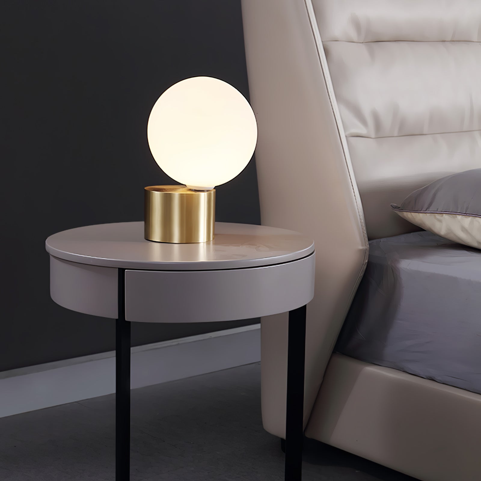 tip-of-the-tongue-table-lamp-anzaz-Gold-2