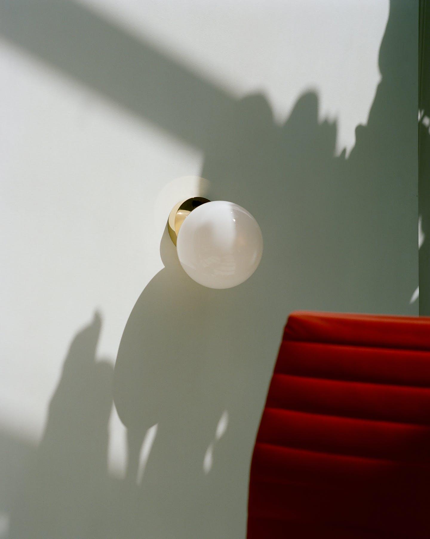 tip-of-the-tongue-wall-lamp-anzaz--16