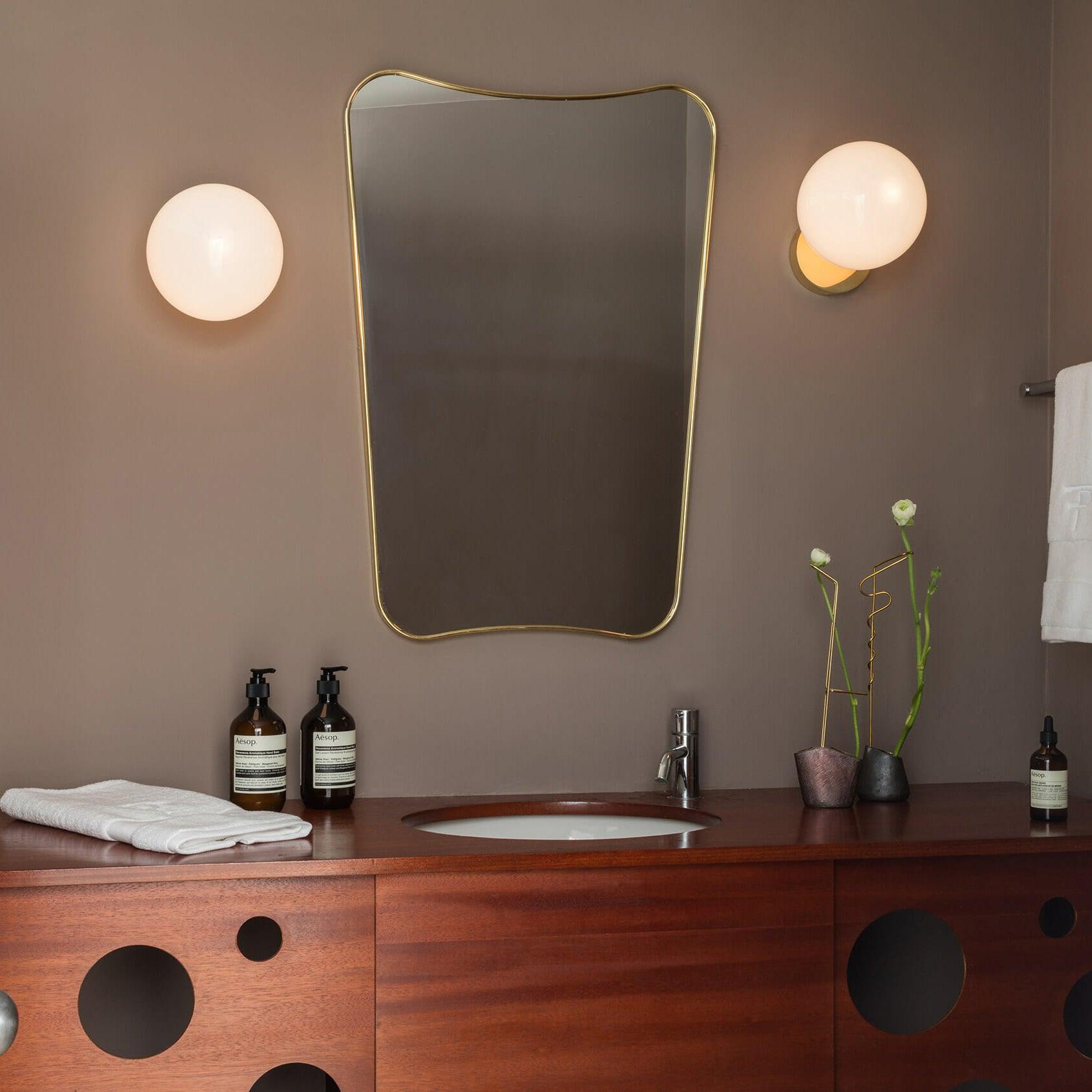 tip-of-the-tongue-wall-lamp-anzaz--5