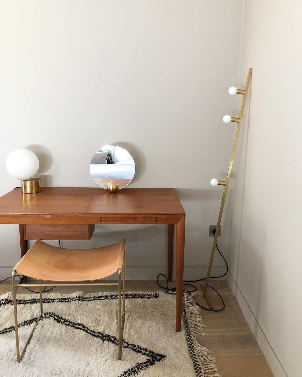 tip-of-the-tongue-table-lamp-anzaz--14
