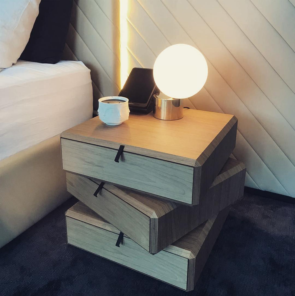 tip-of-the-tongue-table-lamp-anzaz-Gold-3