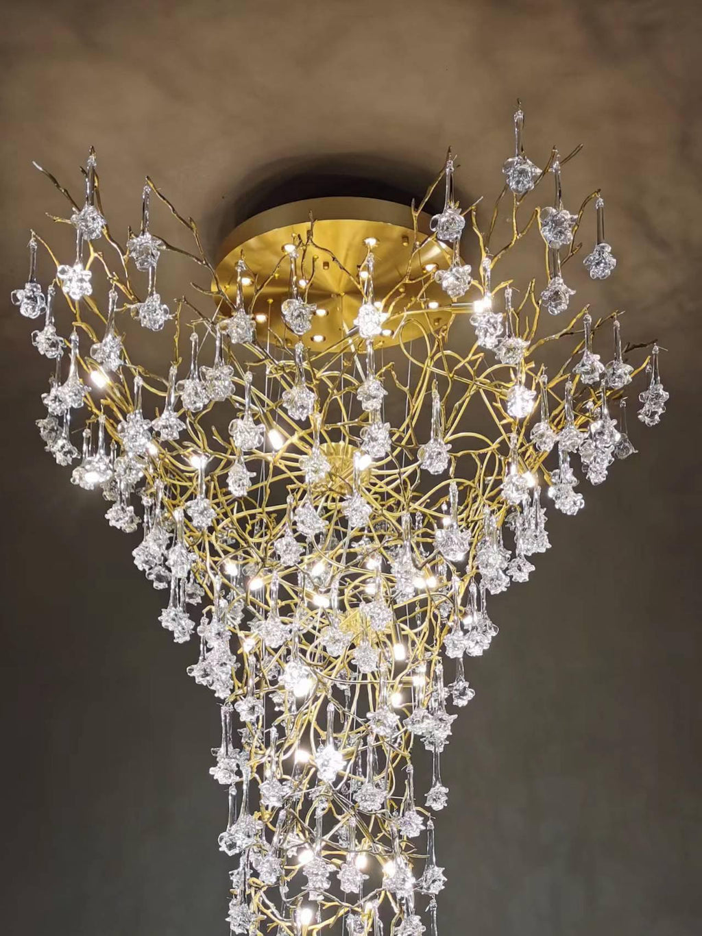 tree-branch-staircase-chandelier-anzaz--26