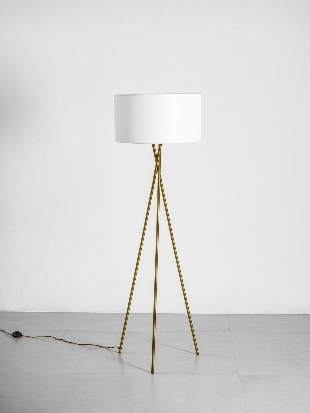 tripod-grace-floor-lamp-anzaz--21