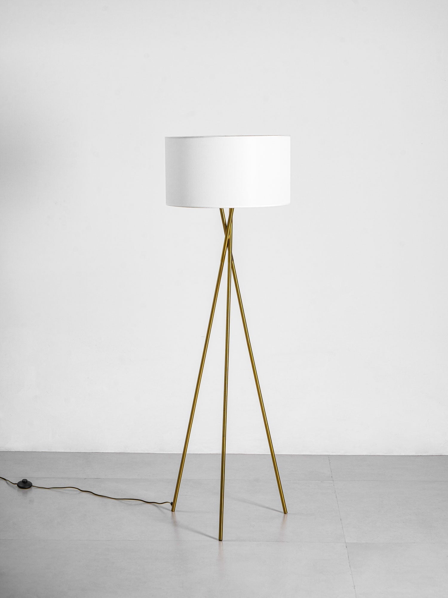 tripod-grace-floor-lamp-anzaz--21