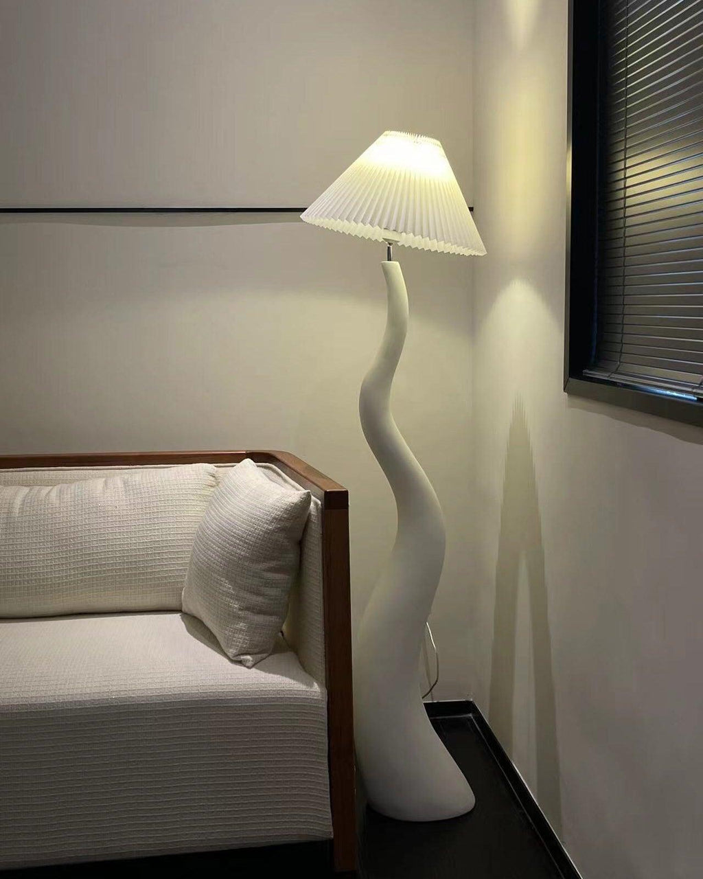 twisted-pleated-floor-lamp-anzaz--13