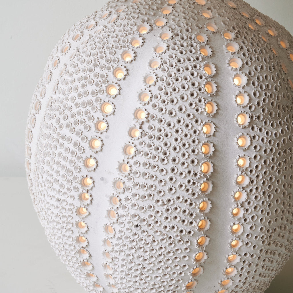 urchin-textured-ceramic-table-lamp-anzaz-White-6