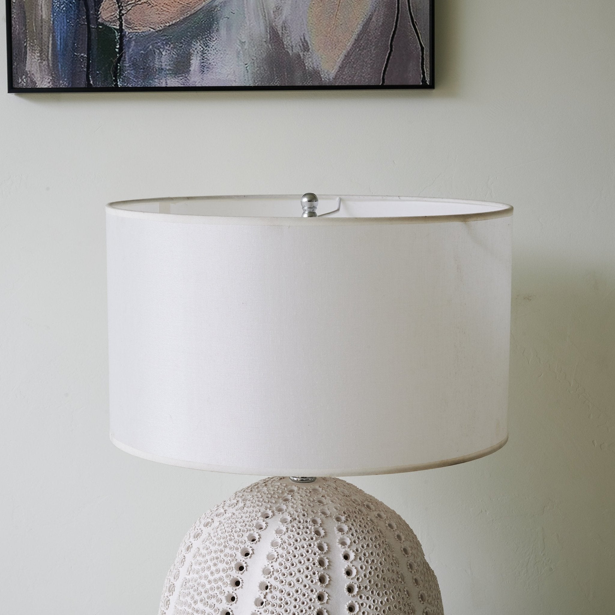 urchin-textured-ceramic-table-lamp-anzaz-White-8