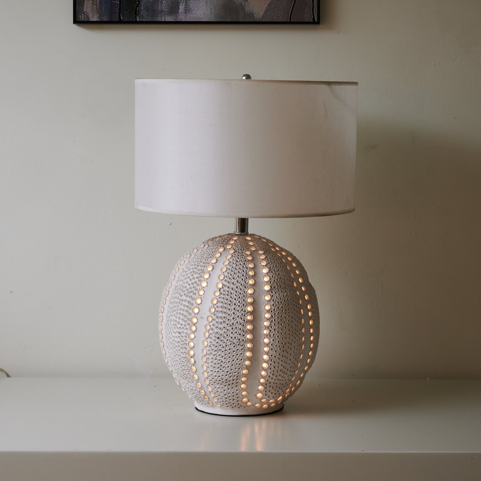urchin-textured-ceramic-table-lamp-anzaz--11