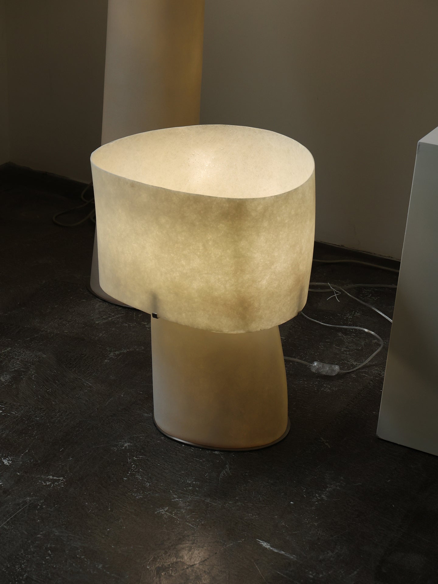 vellum-table-lamp-anzaz-White-4